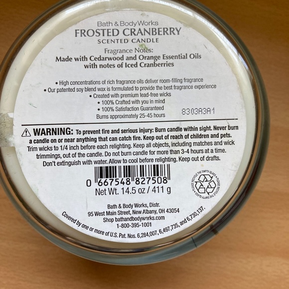 Frosted Cranberry Bath & Body Works Candle 14.5oz - Picture 4 of 4